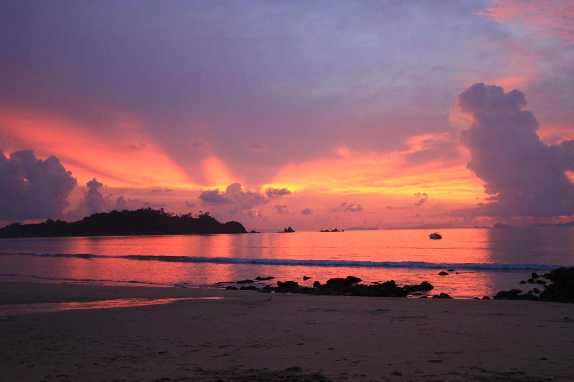 Heaven Beach Resort & Art Đảo Ko Phayam Ngoại thất bức ảnh